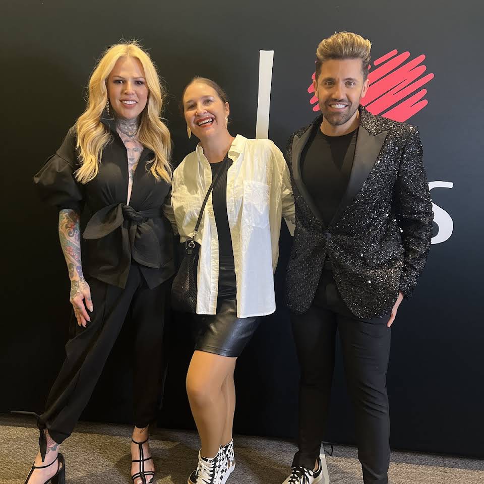 Tres personas posando